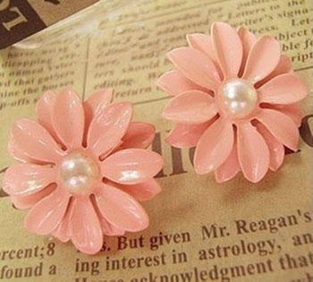 Sweet Lovely Pink Daisy Flower Pearl Earrings